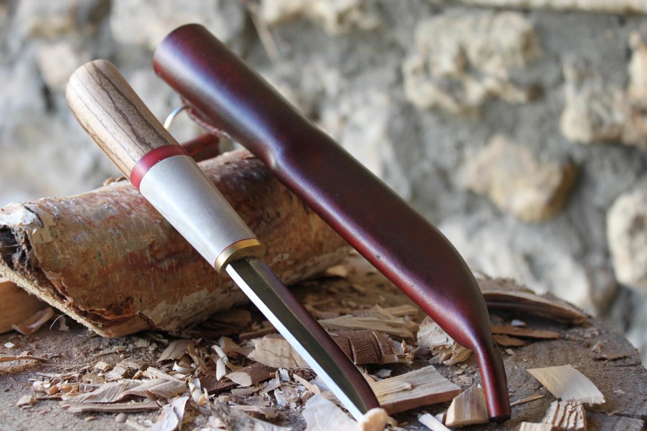 Couteau et étui de type scandinave