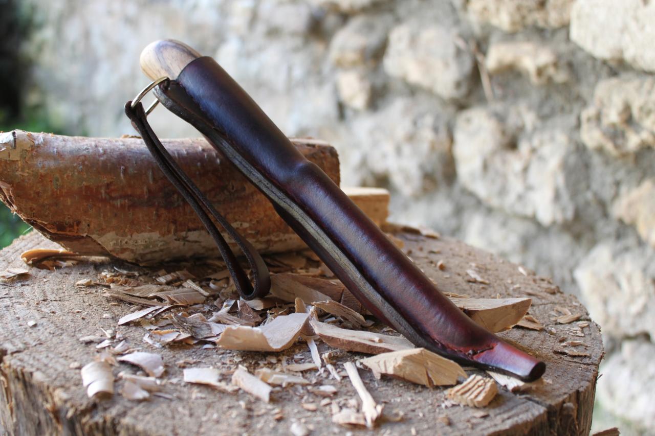 Couteau et étui de type scandinave