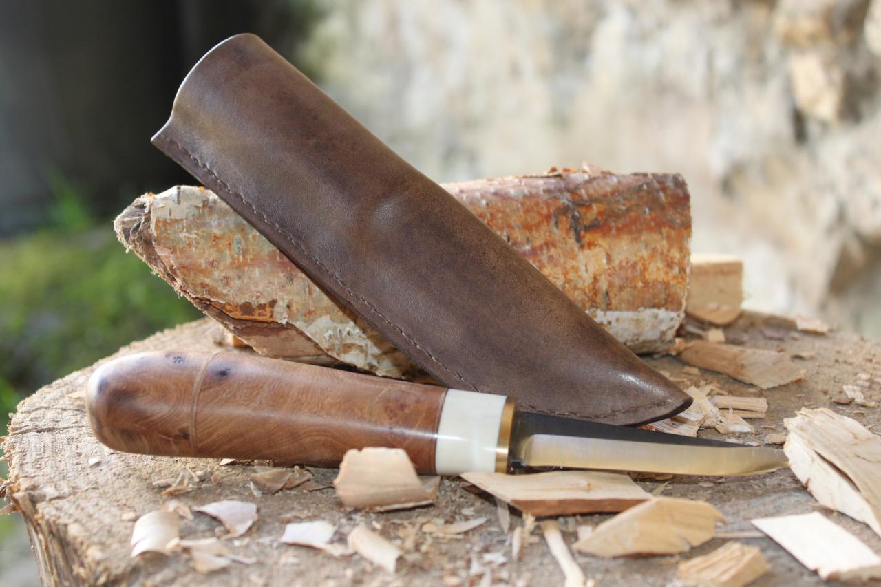 Couteau puukko et etui en cuir