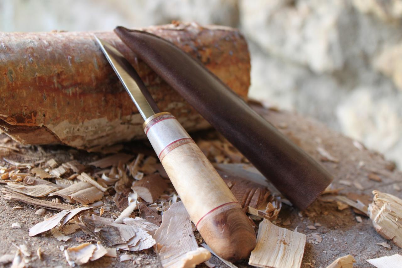 Couteau de type puukko et son étui