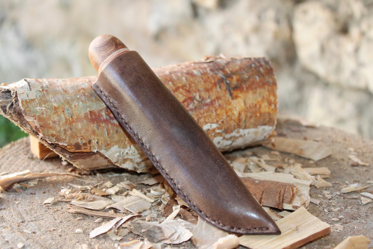 Couteau de type puukko et son étui