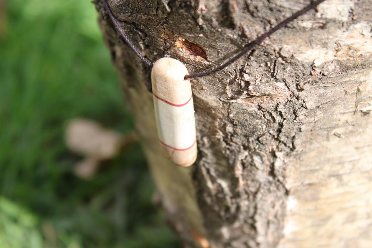 Pendentif en bois de renne et boulot madré