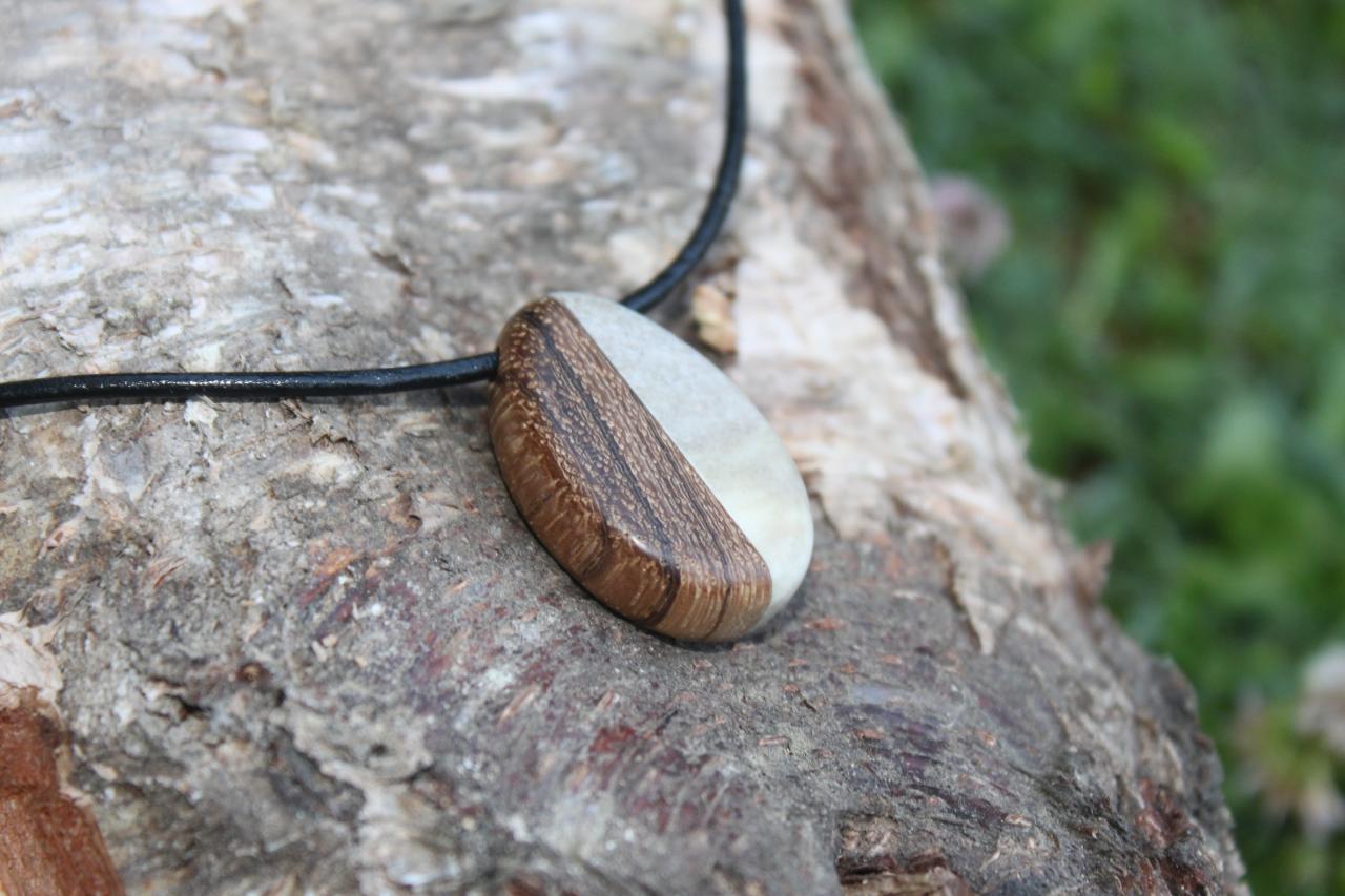 Pendentif en bois de renne et zebrano