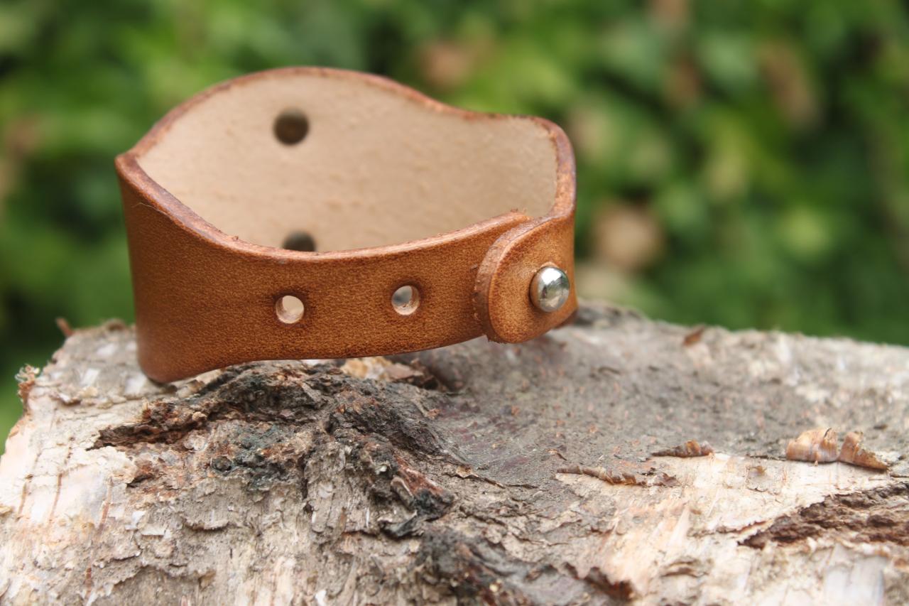 Fermeture par bouton col