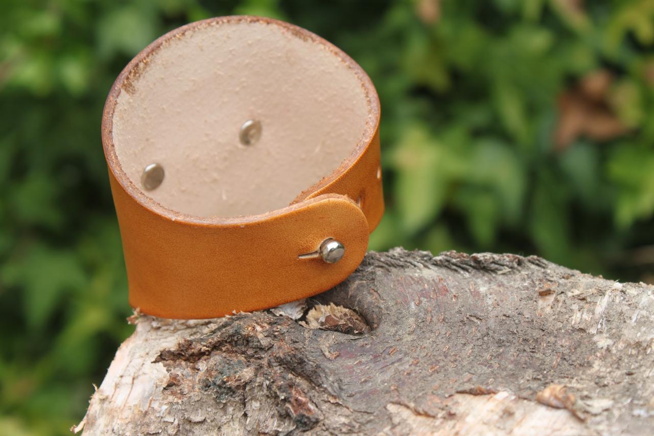 Fermeture par bouton col