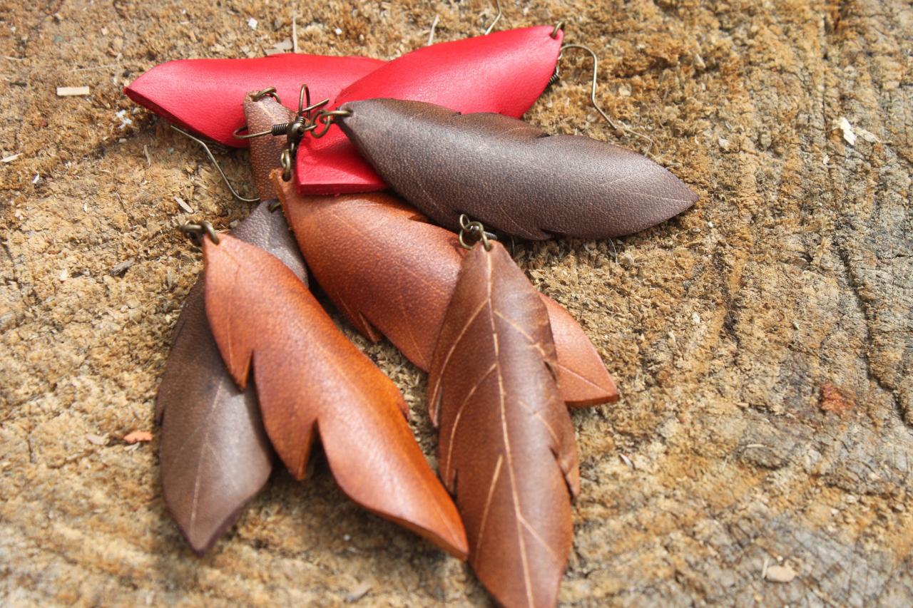 Boucle d'oreille en cuir feuille