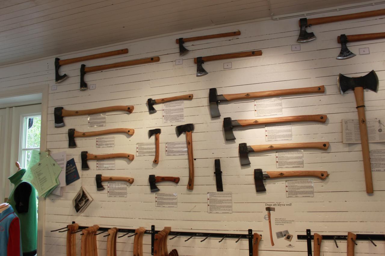 un exemple de  la gamme de haches fabriquées 