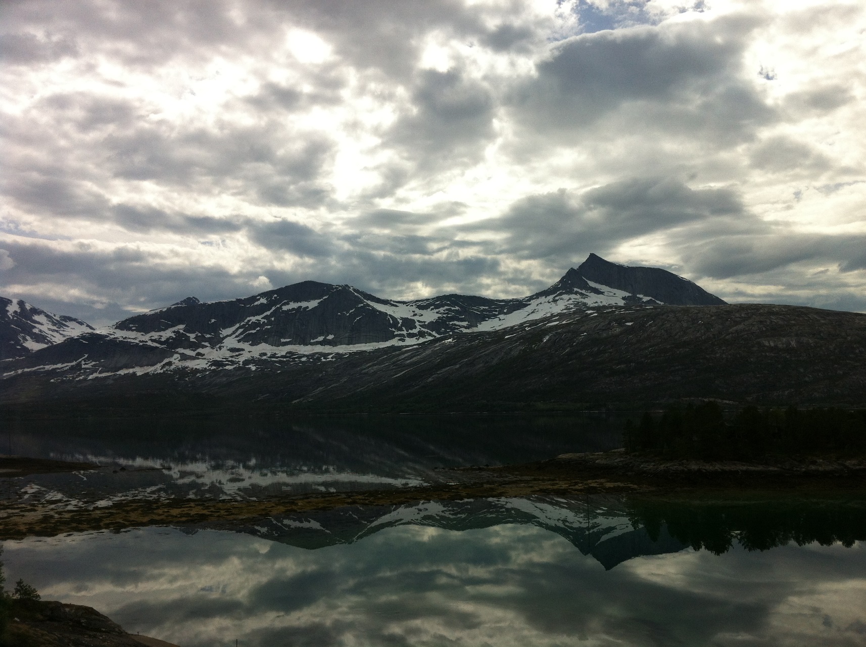 Reflet montagne Fjord Norvège